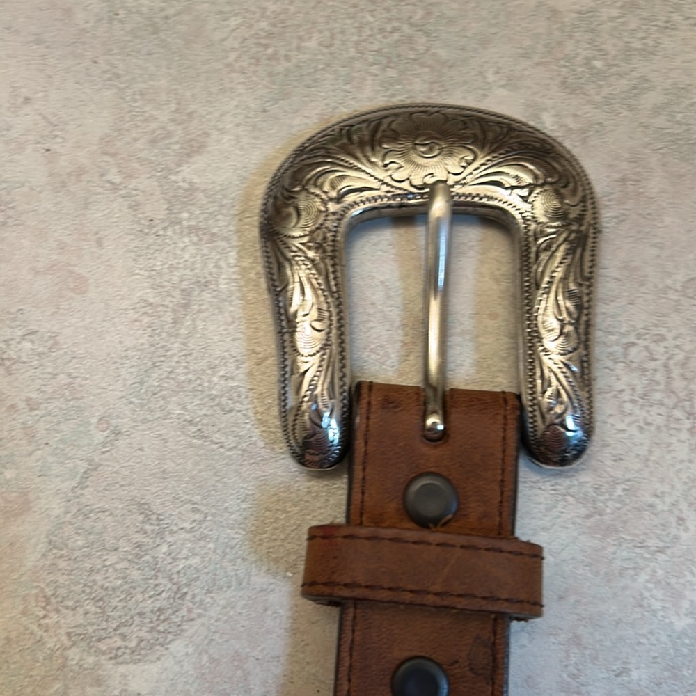 Tony Lama belt, size 40, w bone and concho, leather. - Picture 2 of 7